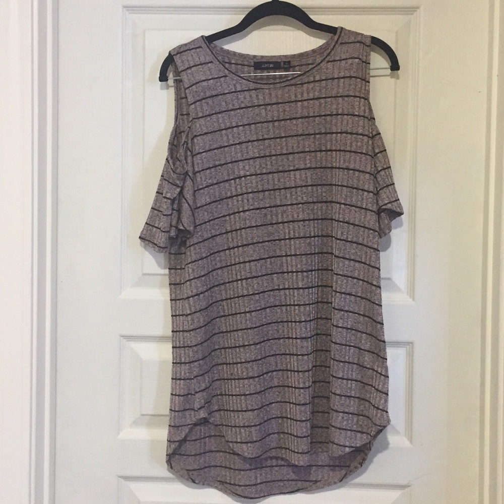 Cold shoulder APT 9 | Women’s Top Size Medium